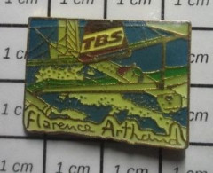 1920 Pin's Pins / Beau Et Rare / THEME : SPORTS / Grand Pin's VOILE NAVIGATRICE FLORENCE ARTHAUD TRIMARAN TDS VOILIER - Sailing, Yachting