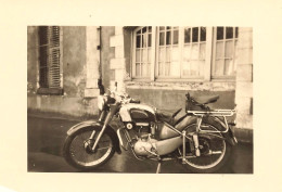 Moto Ancienne De Marque Modèle Type ? * Motos Motocyclette Transport * Photo Ancienne 10.8x8cm - Motorbikes