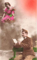 FANTAISIE - Homme - Soldat Lisant Une Lettre De Sa Femme - Colorisé - Carte Postale Ancienne - Männer
