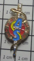 2020  Pin's Pins / Beau Et Rare / MEDICAL / SERPENT ASPIC THERMOMETRE Truc Militaire ? - Medical