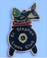 AB367 Pin's Lion's  Lions Club Saint ST Stephen Poisson Pêche Minnesota Usa Achat Immédiat Immédiat - Administraties