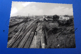 Habay La Gare Et L'Hotel Chemin De Fer - Stazioni Con Treni