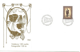 Finland   1989 50th Anniversary Of Photography. Photographer With Box Camera (Early 20th Century), Mi 1072  FDC - Lettres & Documents