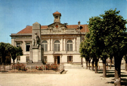 55 - VIGNEULLES LES HATTONCHATEL / LA MAIRIE ET LE MONUMENT AUX MORTS - Vigneulles Les Hattonchatel