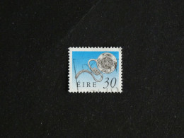 IRLANDE IRELAND EIRE YT 706 OBLITERE - BROCHE EN EMAIL - Used Stamps