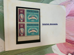 Hong Kong Stamp Error Watermark Inverted Refer To Yang Catalog Rare Attractive Pair - Brieven En Documenten