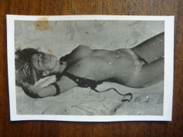 PHOTO Amateur Années 60 Naturiste Nudiste à La Plage - Non Classés