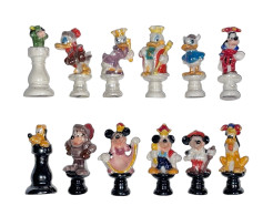 Série Complète De 12 Fèves Le Jeu D'échecs Disney - Disney