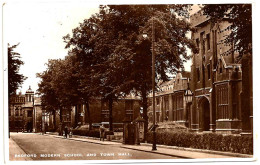 - B25634CPA - BEDFORD - GRANDE BRETAGNE - Modern School And Town Hall - Très Bon état - EUROPE - Bedford