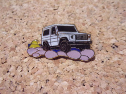 Pin's Mercedes-Benz Classe G - Voiture - 4x4 - Tout Terrain - Luxe - Allemagne - Mercedes