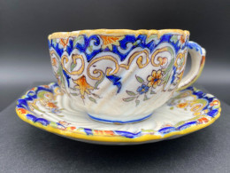 DESVRES Tasse + S/tasse FOURMAINTRAUX Frères 1877  Signé Mod 1495 Faïence Stannifère  #240022 - Desvres (FRA)