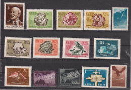 Lot De Vieux Timbres Neufs** De Hongrie D'années Variées MNH - Collections