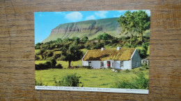 Irlande , Sligo , Thatched Cottage In The Yeats Country , Ben Bulden Moutain "" Beau Timbre "" - Sligo