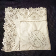 Taie D'oreiller En Coton Et Dentelle Ajourée Monogrammée M L _L154 - Draps/Couvre-lits