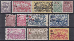 TIMBRE NOUVELLE CALEDONIE SERIE SURCHARGEE N° 127/138 NEUFS * GOMME AVEC TRACE DE CHARNIERE - Neufs