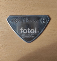 1970s  INSURANCE METAL CHROME BADGE ALFA ROMEO - Alfa Romeo