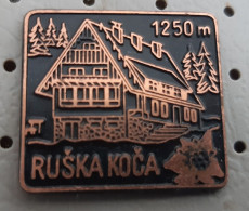 Ruska Koca 1250m Mountain Lodge Mountaineering Slovenia Ex Yugoslavia Pin - Alpinism, Mountaineering