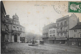 Fumel, La Place , La Fontaine Et Les Boutiques. - Fumel