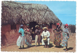 CPSM GF Antilles Néerlandaises - CURACAO - Group In Native Costumes In Front Of Typical ""Kunuku"" House In Curaçao - Curaçao