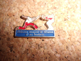 Pin's Fédération Française De Pétanque Et Jeu Provençal - FFPJP - Petanque