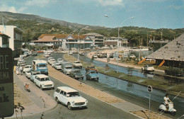 TAHITI - PAPEETE Et Son Front De Mer En 1975 (Nombreuses Voitures) - Tahiti