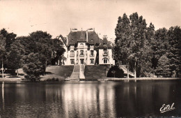 Saint Léger En Yvelines - Le Château De Planet - St. Leger En Yvelines