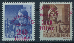 ** 1945 2 Db Felszabadulás Bélyeg Elcsúszott Felülnyomással / Shifted Overprint - Autres & Non Classés