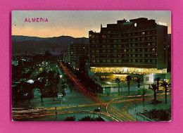 E-Espagne-167D ALMERIA, Parque José Antonio Y Gran Hotel, Vista Nocturna - Almería