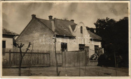 * 1925 Udvard, Dvory Nad Zitavou; Ház Az Utcáról Nézve / Street, House. Photo (vágott / Cut) - Non Classificati