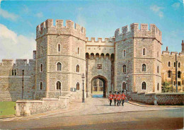 Angleterre - Windsor Castle - Henry VIII Gateway With A Detachment Of Tne Castle Guard - Château De Windsor - Berkshire  - Windsor Castle