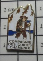 411A Pin's Pins / Beau Et Rare : SPORTS / ALPINISME COMPAGNIE DES GUIDES DE CHAMONIX MONTAGNE NEIGE - Alpinismo, Arrampicata