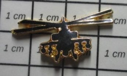710g Pin's Pins / Beau Et Rare / AVIATION / HELICOPTERE DE COMBAT NOIR - Airplanes