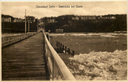 Seebad Sellin Auf Rügen, Seebrücke Bei Sturm - Sellin