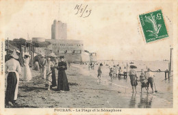 Fouras * Vue Sur La Plage Et Le Sémaphore * Baigneurs - Fouras-les-Bains