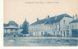 52 // FAYS BILLOT    La Place Et La Poste - Fayl-Billot