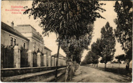 T2/T3 1913 Szabadka, Subotica; Honvédhuszár Laktanya, Palicsi út / K.u.K. Military Hussar Barracks, Road (EK) - Ohne Zuordnung