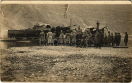 * T2/T3 1918 Zaleszczyki (Galicia), Osztrák-magyar Katonák Két Motorcsónakot Próbálnak A Dnyeszter Folyón áttolni / WWI  - Ohne Zuordnung