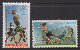 NEW ZEALAND 1970 HEALTH "BASKETBALL / SOCCER" SET MH - Unused Stamps