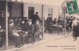 C19-47) BON ENCONTRE - LES AMATEURS DU TORTILLON - ANIMATION - CAFE - CONSOMMATEURS EN TERRASSE - EN 1909 - Bon Encontre