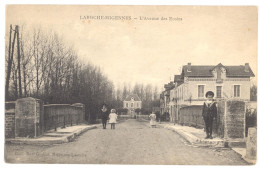 CPA 21 - LAROCHE-MIGENNES (Yonne) - L'Avenue Des Ecoles - Petite Animation D'enfants Sur Le Pont - Migennes