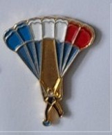 Pin's  Sport  Parachutisme, Parachute  Tricolore - Parachutting