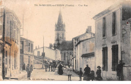 85 .n° 110400 .  Saint Michel En L Herm . Attelage . Une Rue . - Saint Michel En L'Herm