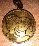 Médaille Souvenir De La Fête De La Jeunesse Laïque à Mons 1968 - Unternehmen