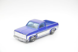 Hot Wheels Mattel '83 Chevy Silverado Chevrolet Pick Up Issued 2016, Scale 1/64 - Matchbox (Lesney)