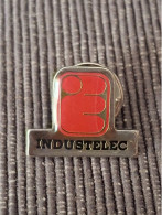 PIN'S PINS BADGE INDUSTELEC INGIENERIE CONSEILS ELECTRICITE Pour GROUPE DALKIA - Merken