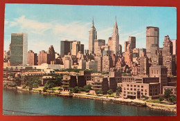 MIDTOWN MANHATTAN SKYLINE - NEW YORK CITY (USA) 1972 (c545) - Manhattan