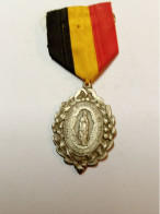 Une Médaille Belges Religion - Professionals / Firms