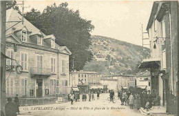 09 - Lavelanet - Hôtel De Ville Et Place De La Révolution - Animée - CPA - Voir Scans Recto-Verso - Lavelanet