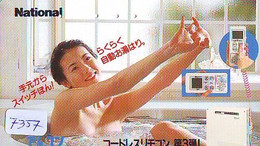 Télécarte Japon * FEMME EROTIQUE (7357) BATH * PHONECARD JAPAN * TELEFONKARTE *  BATHCLOTHES LINGERIE - Mode