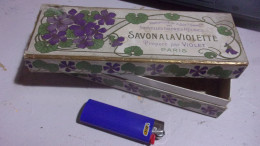 ANCIENNE  Boite En Carton Sur Le Savon A LA VIOLETTE PREPARE PAR VIOLET PARIS NG REUNIES - Boxes